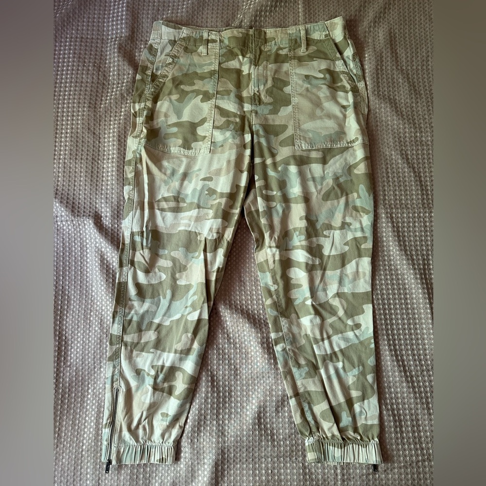 GAP Camo Ankle Cropped Pants super soft 16 EUC